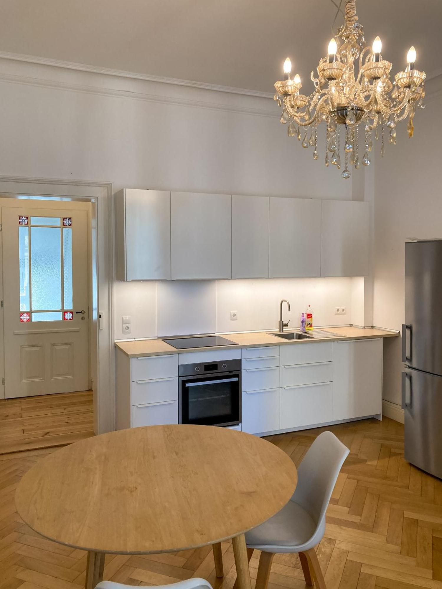 Stadtwohnung, Zentrale Lage, Stilvoll Vollmoebliert Apartment